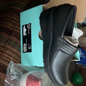 New Glide black on black infinity Cherokee